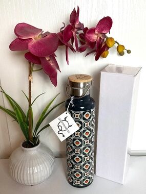 QUESTIONABLES RETRO TILE INSULATED BOTTLE~25 OUNCES~BRAND NEW!